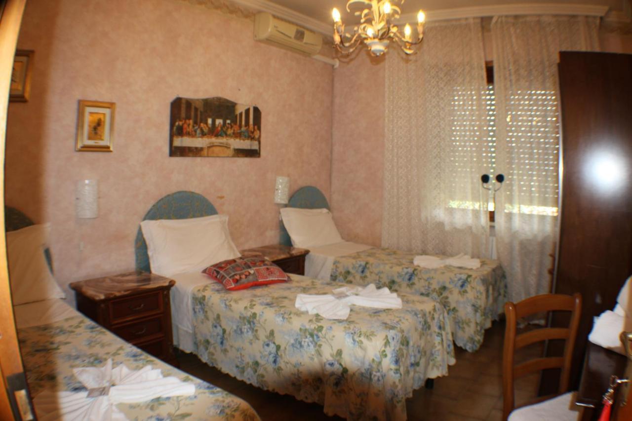 Hillary House Hotel Fiumicino Ngoại thất bức ảnh