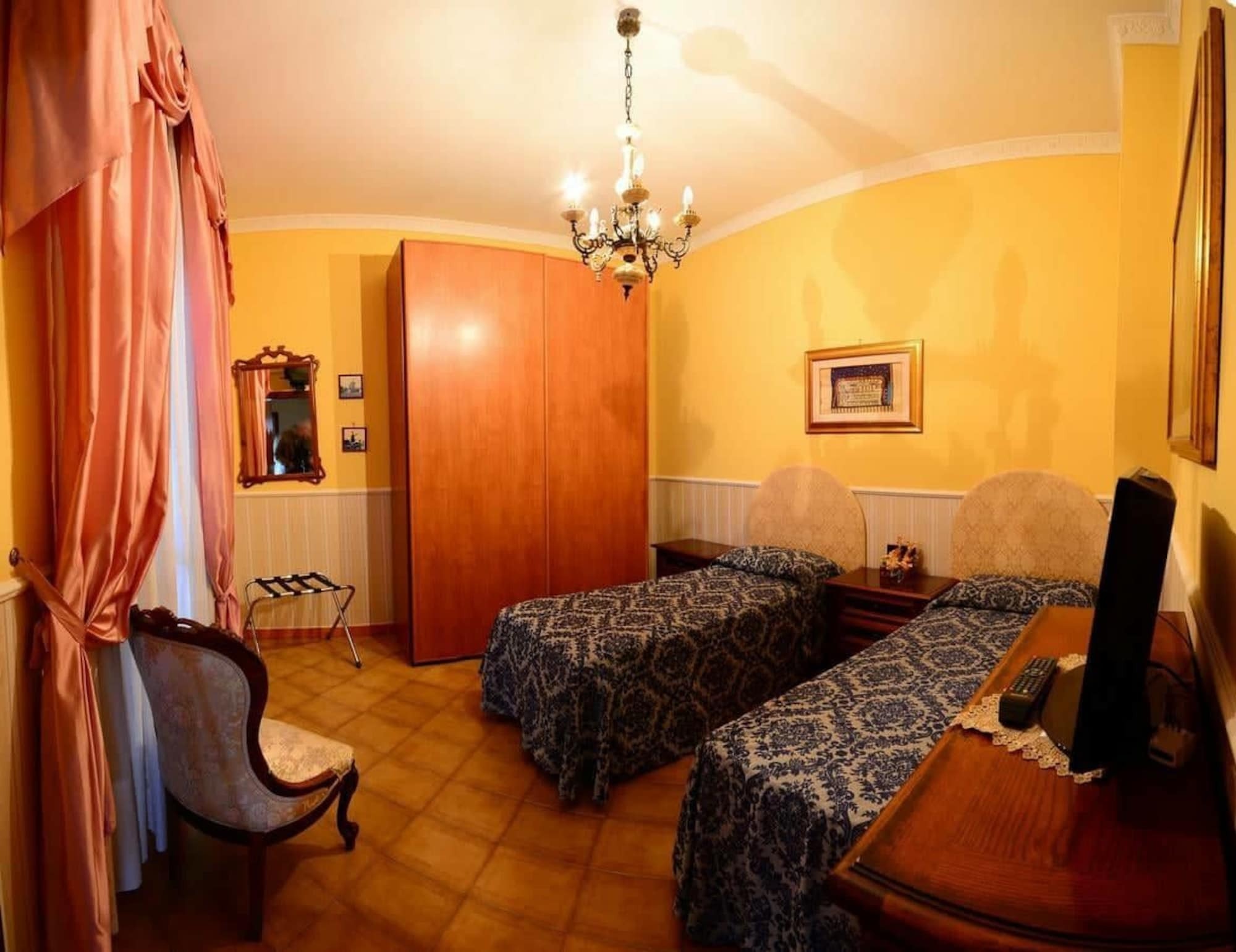 Hillary House Hotel Fiumicino Ngoại thất bức ảnh